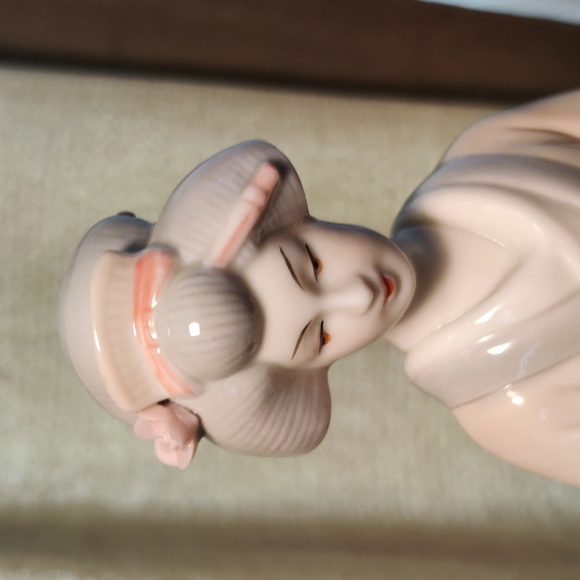 Accents Vintage 1 Ceramic Porcelain Asian Girl Geisha Figurinesmade
